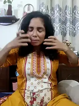 Snapshot of Laila-202 chatting on July 21, 8:55 pm Laila-202 online show from July 21, 8:55 pm