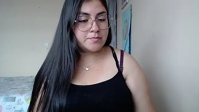 Snapshot of Alejaa_33 chatting on July 15, 6:57 pm Alejaa 33 online show from July 15, 6:57 pm