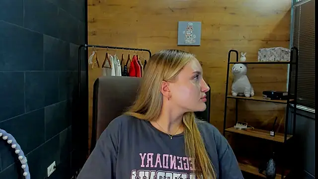 Snapshot of AnaaHunter chatting on July 22, 3:37 pm AnaaHunter online show from July 22, 3:37 pm