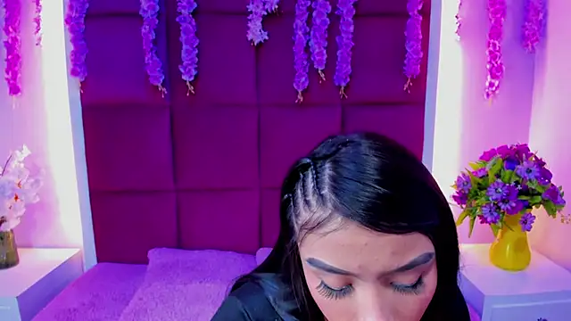Snapshot of Lola_Hott_ chatting on July 16, 4:07 am Lola Hott online show from July 16, 4:07 am