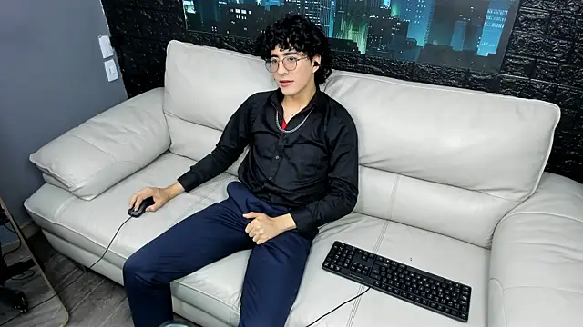 ElliotNoir online show from July 15, 6:35 pm