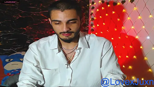 Snapshot of LovexJuxn77 chatting on July 17, 11:20 pm LovexJuxn77 online show from July 17, 11:20 pm