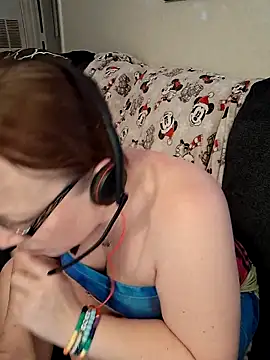 Snapshot of XxMs_StarzxX chatting on December 17, 9:21 pm XxMs StarzxX online show from December 17, 9:21 pm