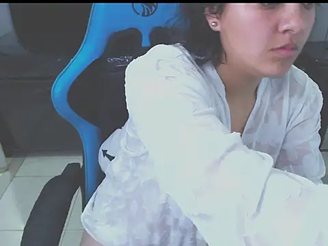 Snapshot of amalia_a chatting on July 23, 6:28 pm amalia a online show from July 23, 6:28 pm