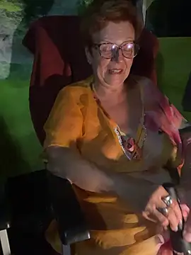 Snapshot of Yvonne-A chatting on July 20, 8:33 pm Yvonne-A online show from July 20, 8:33 pm