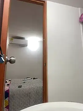 riri brunnete online show from February 24, 12:37 pm