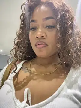 Snapshot of riri_brunnete chatting on May 3, 2:50 am riri brunnete online show from May 3, 2:50 am