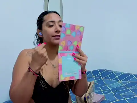 Snapshot of EmmaLenox chatting on August 3, 6:44 pm EmmaLenox online show from August 3, 6:44 pm