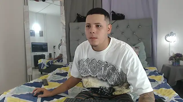 AnthoonyReyes online show from July 25, 2:36 pm