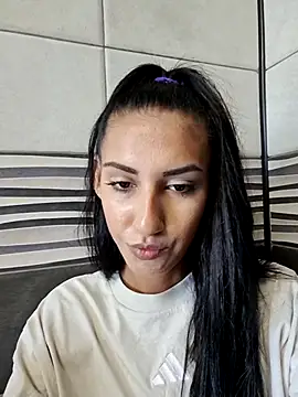 Snapshot of Andreea_C chatting on July 26, 9:27 am Andreea C online show from July 26, 9:27 am