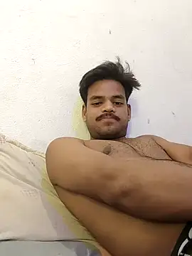 Snapshot of Desii_Hunterr chatting on July 24, 9:35 pm Desii Hunterr online show from July 24, 9:35 pm