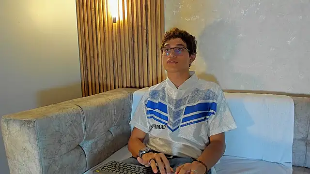 Snapshot of Damian_Wolff chatting on July 29, 5:44 pm Damian Wolff online show from July 29, 5:44 pm