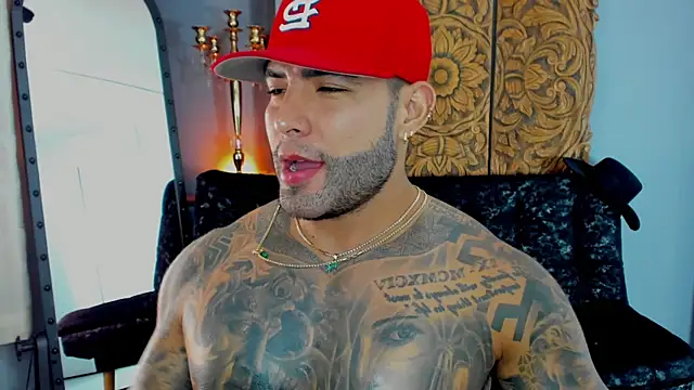 Snapshot of Aaron_Vega chatting on August 4, 2:04 am Aaron Vega online show from August 4, 2:04 am