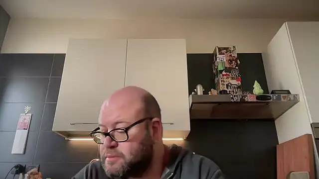 theitalianbear online show from February 14, 11:18 am