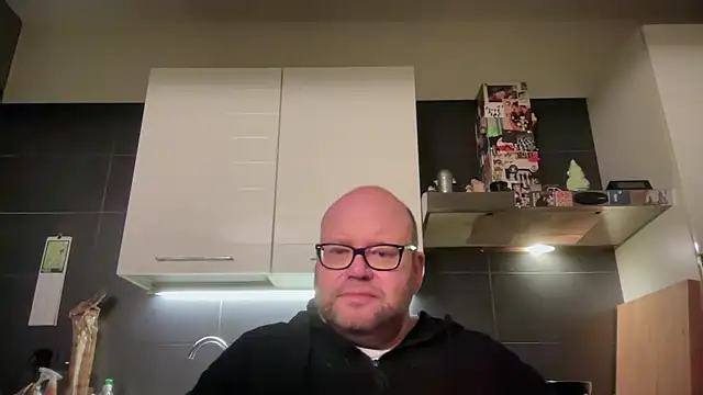 theitalianbear online show from March 2, 3:52 am