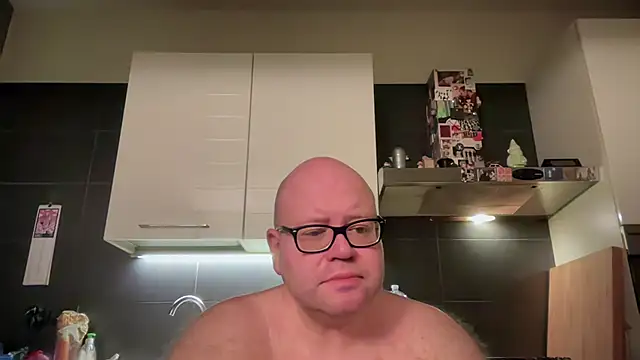 Snapshot of theitalianbear chatting on April 24, 6:43 pm theitalianbear online show from April 24, 6:43 pm