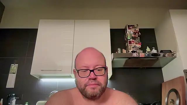 Snapshot of theitalianbear chatting on May 16, 12:07 am theitalianbear online show from May 16, 12:07 am