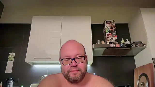 Snapshot of theitalianbear chatting on May 16, 12:18 am theitalianbear online show from May 16, 12:18 am