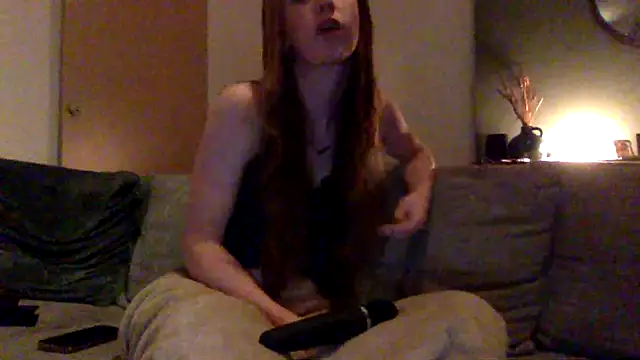 Snapshot of itsyourqueen chatting on August 6, 9:28 pm itsyourqueen online show from August 6, 9:28 pm