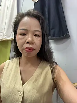 Snapshot of yiyi_mama chatting on July 29, 2:32 am yiyi mama online show from July 29, 2:32 am