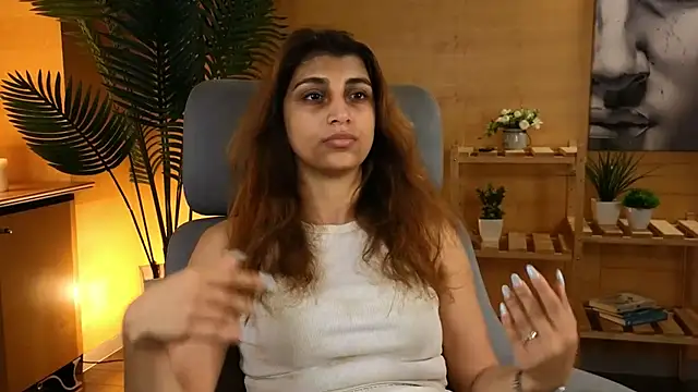 DinahSysak online show from August 4, 8:06 am