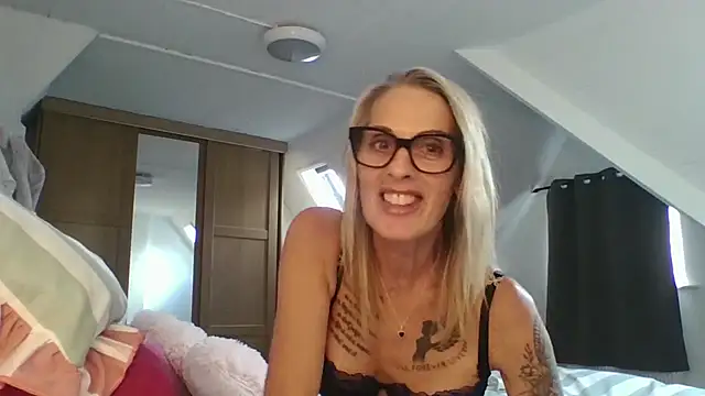 Busty-MorganXX online show from July 31, 5:23 pm