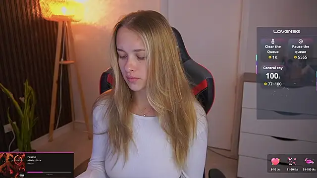 DanikaDillan online show from March 23, 12:47 am