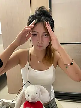 Snapshot of tingting89 chatting on August 2, 5:17 am tingting89 online show from August 2, 5:17 am