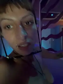 Snapshot of Hannah-Girl chatting on August 4, 12:08 pm Hannah-Girl online show from August 4, 12:08 pm