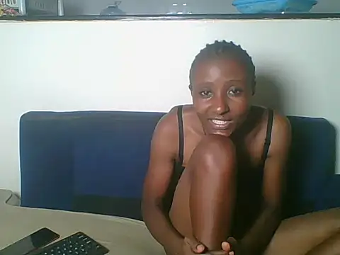 Snapshot of Petitesecret chatting on August 3, 10:24 pm Petitesecret online show from August 3, 10:24 pm