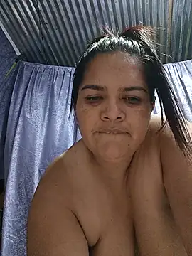 Snapshot of daireana chatting on August 5, 12:24 am daireana online show from August 5, 12:24 am