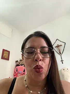 Lauren Bond online show from August 5, 7:28 pm