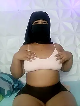 Snapshot of DALILAA_CURVY chatting on August 4, 9:50 pm DALILAA CURVY online show from August 4, 9:50 pm