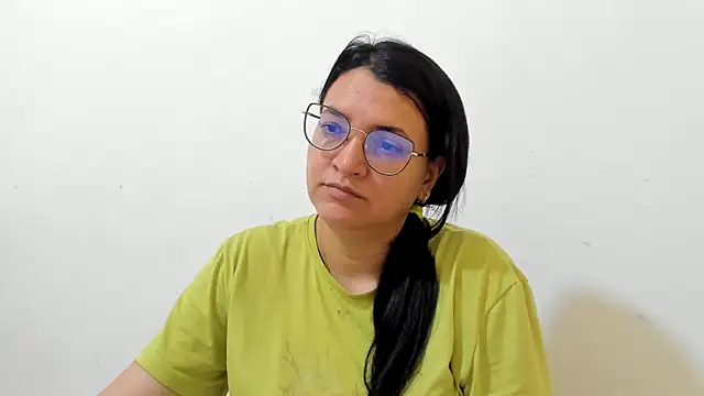 MARILYN GARCIA online show from November 3, 1:45 pm