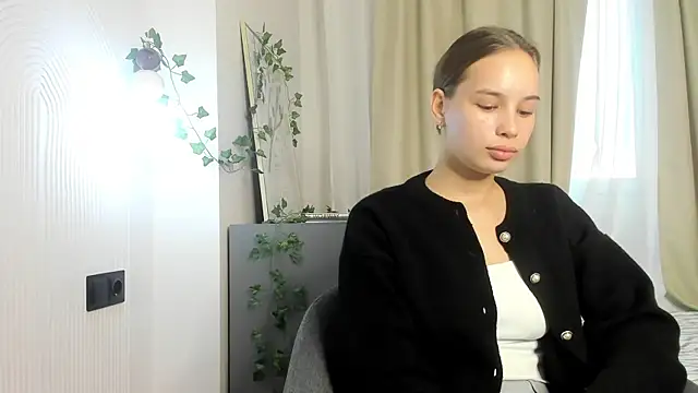 MedaRiesenweber online show from August 7, 3:36 pm