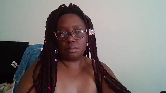 VeryUnique online show from August 7, 5:04 pm