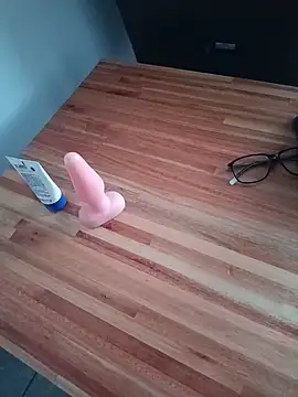 Snapshot of bodyguy77 chatting on August 6, 9:28 pm bodyguy77 online show from August 6, 9:28 pm