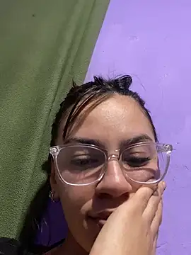 Snapshot of Miaperezz19 chatting on August 7, 4:36 am Miaperezz19 online show from August 7, 4:36 am