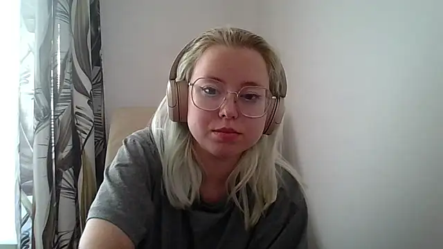 MaddieTeen online show from August 7, 5:26 pm