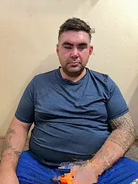 bichubbyguy online show from August 8, 1:19 am
