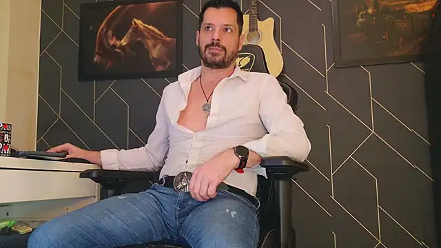 Snapshot of ChrisKox chatting on February 3, 12:36 am ChrisKox online show from February 3, 12:36 am