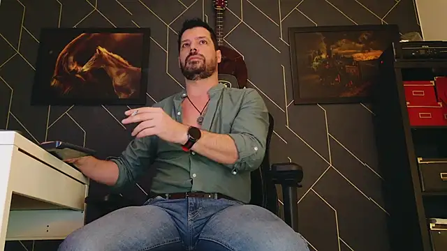 Snapshot of ChrisKox chatting on February 13, 4:43 am ChrisKox online show from February 13, 4:43 am