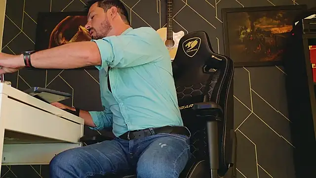 Snapshot of ChrisKox chatting on March 11, 5:27 am ChrisKox online show from March 11, 5:27 am