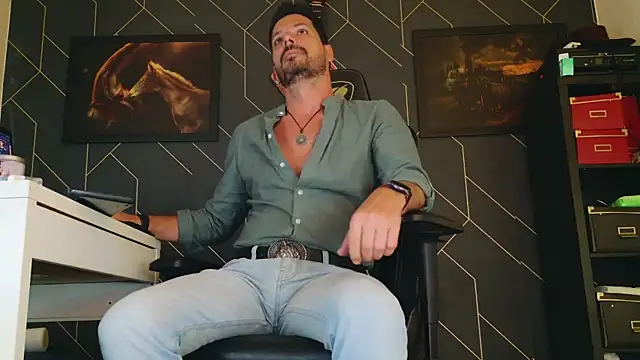 Snapshot of ChrisKox chatting on March 19, 1:18 pm ChrisKox online show from March 19, 1:18 pm