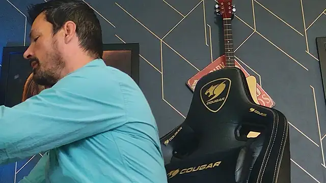 Snapshot of ChrisKox chatting on October 3, 8:22 am ChrisKox online show from October 3, 8:22 am