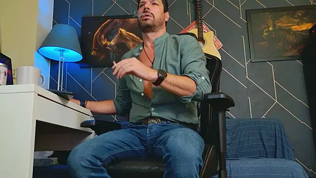 Snapshot of ChrisKox chatting on October 6, 3:04 am ChrisKox online show from October 6, 3:04 am