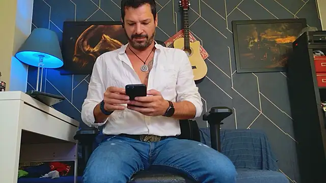 Snapshot of ChrisKox chatting on October 10, 5:06 am ChrisKox online show from October 10, 5:06 am