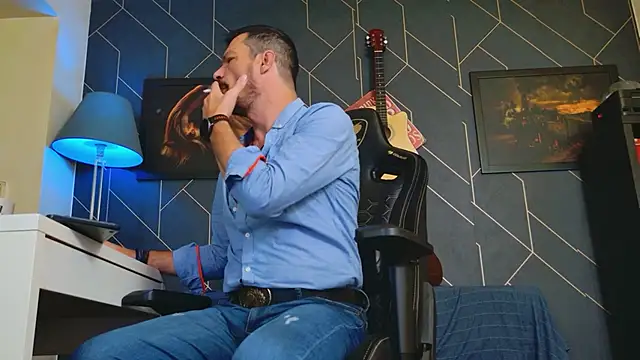 Snapshot of ChrisKox chatting on October 13, 5:46 pm ChrisKox online show from October 13, 5:46 pm