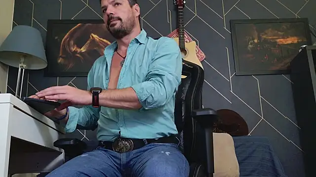 Snapshot of ChrisKox chatting on November 3, 2:40 pm ChrisKox online show from November 3, 2:40 pm