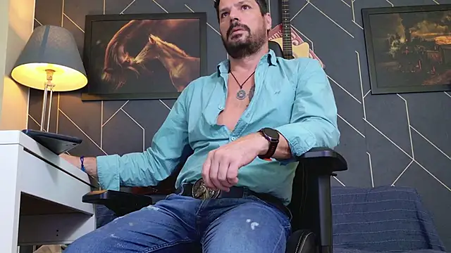 Snapshot of ChrisKox chatting on November 9, 7:45 pm ChrisKox online show from November 9, 7:45 pm